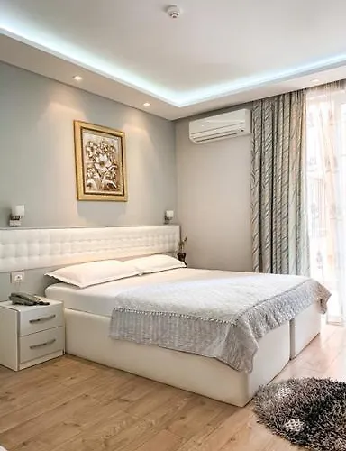 Center 4* Tirana